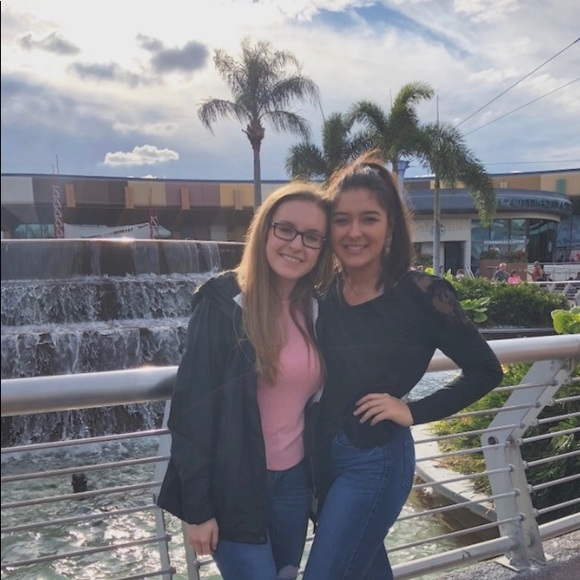 Meet your Posher, Briana - Picture 3 of 3